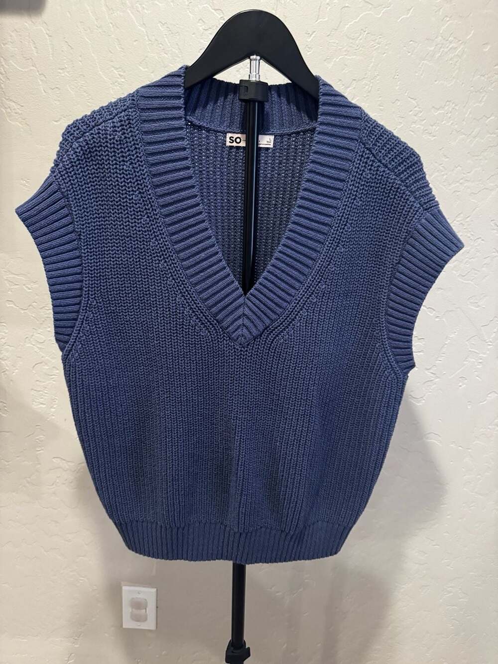 SO Goods for Life Women's V-Neck Knit Sweater Vest in Dark Blue, Size Large